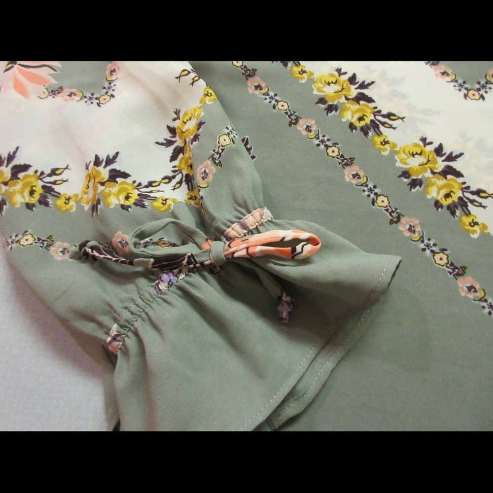 Maurices floral top / blouse floral sz Medium - Picture 4 of 6